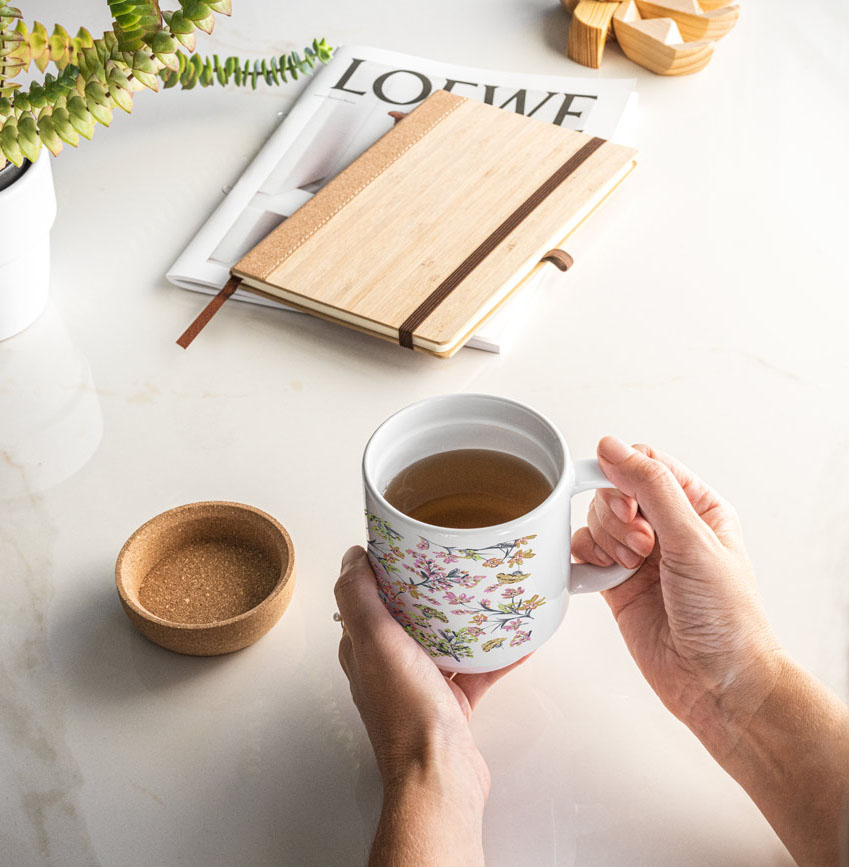 Keramička šalica s dnom od pluta 94275