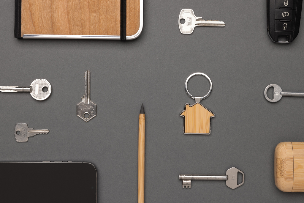 RCS recycled zinc alloy house keychain with bamboo - Slika 8