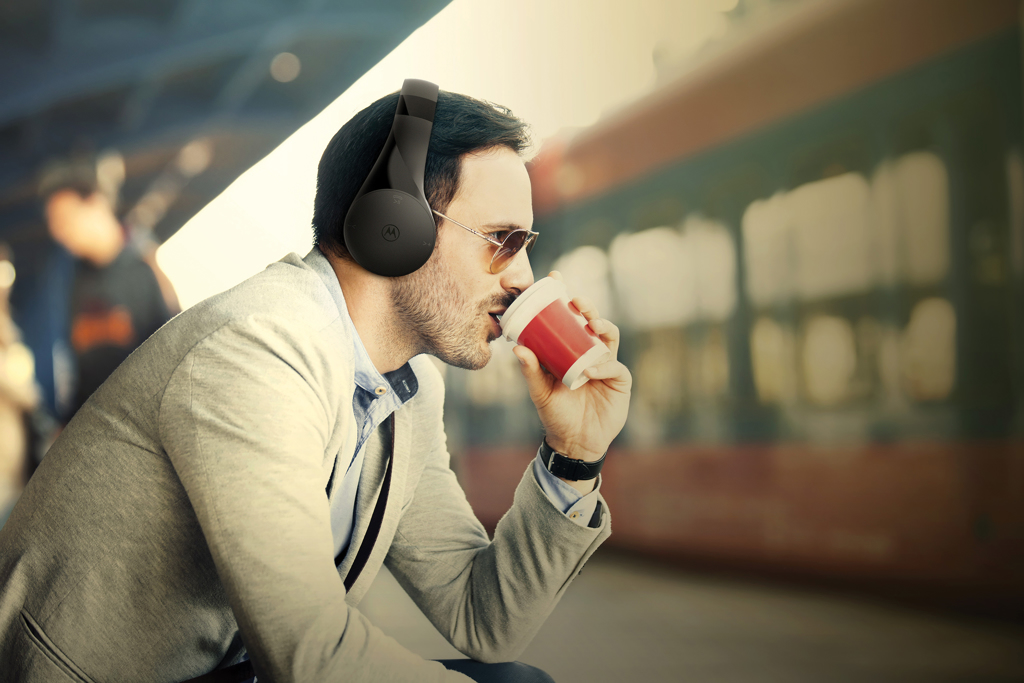 Motorola MOTO XT500 wireless over ear headphone - Slika 7